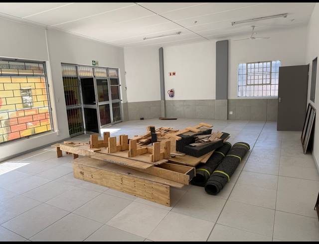 2,092M² WAREHOUSE FOR SALE IN ARCADIA